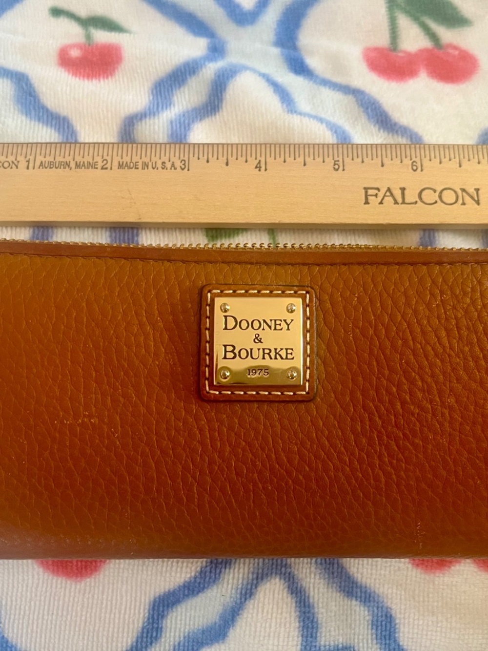 Like new Dooney & Bourke brown leather wallet - Picture 3 of 16